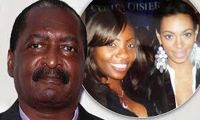 Bí ẩn chuyện các siêu sao chi tiền để mẹ của con họ trở nên "tàng hình"  trước công chúng