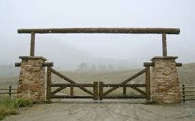 +12 stupendous farm gate entrance #ideas #wohnkultur. Refresheddesigns August 2011 Ranch Entrance Farm Entrance Ranch Gate
