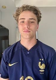 Holland Harris's Instagram, Twitter & Facebook