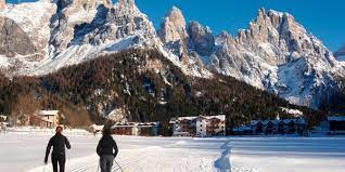 In san martino di castrozza you feel like you can touch the mountains with a finger, and nature perfectly blends with the small alpine centre, for a holiday up high (1450 meters above sea level) with all the comforts and conveniences of a mountain summer and winter capital.the crown of a mountains counts cimon della pala, rosetta, cusiglio, pala di san martino, cime di val di roda, sass maor. San Martino Di Castrozza Passo Rolle Skigebiet Outdooractive Com