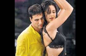Katrina's Sizzling Rain Song With Akshay In De Dana Dan – India TV