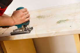 Les pro ne s'y sont pas trompés, et utilisent ainsi l'espace restant pour créer du rythme en terminant le meuble en banquette ou encore en y installant un coin bureau. Meubles Sur Mesure Et Si Vous Les Creiez Vous Meme