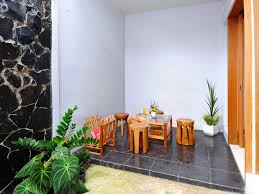 Kumpulan desain ruang tamu di teras rumah yang mempunyai karakteristik bagus sampai tampak elegan serta modern akan kami sajikan buat anda secara gratis contoh tempat tinggal impian anda dapat terwujud dengan cepat. Denah Ruang Tamu Teras Minimalis Sederhana Adseneca