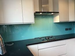 Dig into some of the highlights and benefits of this backsplash option. Coloured Glass Kitchen Splashbacks 6mm Toughened Glass Bespoke Made To Measure Glass Splashbacks Also Available In Solid Colours Metallic Colours Glitter Effects And Printed Glass Finishes Blue Amazon Co Uk Kitchen Home
