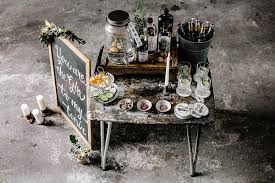 Marrymag Rockerhochzeit Industrial Retro Hochzeit Mit Gin Tonic Bar Rockerhochzeit Hochzeitspartys Hochzeit Bar