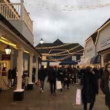 Covid Uk: Towns With Lower Restrictions Packed With Festive Shoppers |  Daily Mail Online