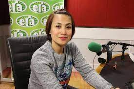 Selebrti terkenal, johan raja lawak yang sering menghadiahkan isterinya, ozlyn pelbagai hadiah mewah terutama sekali beg tangan membuatkan sesetengah pihak melabelkan beliau terlalu memanjakan isterinya. Ozlyn Isteri Johan Gaia Inner Beauty Powder Chew Glow Facebook