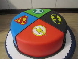 Das set besteht aus 24 luftballon, einer happy birthday kette und verschiedenen stecker für den kuchen. Superhelden Torte Superman Batman Blitzman Und Green Lantern
