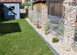 Deinen garten kannst du mit wenig geld gestalten, wenn du ein paar tipps und tricks kennst. Gabionensaulen Steinsaulen Als Gartengestaltung Gabionen24 Gunstig Online Kaufen Gabionen24 De