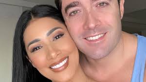 We did not find results for: Simaria Posta Fotos Raras Ao Lado Do Marido E Dos Filhos