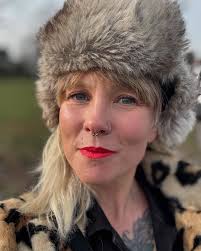 Siobhan Fox (@shabomb) • Instagram photos and videos