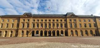 Vous voulez résilier la ligue contre le cancer ? Les Batiments En Rose A Metz Contre Le Cancer Du Sein