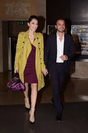 Le pubblicazioni sono apparse sul sito del comune di milano, il luogo scelto per il si è mykonos, ma la data resta ancora un mistero. Giorgia Surina E Nicolas Vaporidis Innamorati Degli Abiti Burberry Il Loro Look