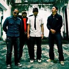 Ghazal untuk rabiah jamal abdilah amy version. Luluh Lyrics Chords By Pesawat