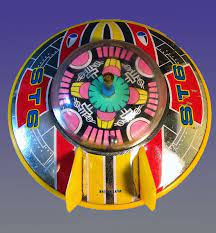 Vintage 1970s Flying Saucer Tin Plastic Toy Made In Japan This Is Almost Identical To The Cc7 Flying Saucer I Pin Toy Collection Tin Foil Hat Flying Saucer