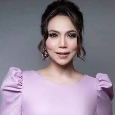 Makeup by me Founder DARA WHITE