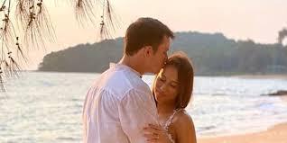 Senja pagi adalah jasa fotografi dan videografi pernikahan. Potret Mike Lewis Dan Janisaa Pradja Romantis Kala Senja Di Pantai Cantik Kamboja Prewedding Kapanlagi Com