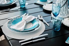 This square pink dinnerware set is so charming and stylish! Blue Plate Meissen Porcelain On Dynamiq Yachts Itboat Yacht Magazine