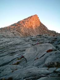 Masidi manjun, the minister of culture, tourism and environment tweeted that the iconic donkey's ear may have been damaged. Borneo Climbing Gunung Kinabalu Gonomad Travel