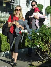 Almost three years after welcoming his first daughter, nina, with wife amanda seyfried, actor thomas sadoski couldn't imagine life before fatherhood. Amanda Seyfried Is In La With Her Newly Formed Family Daily Mail Online
