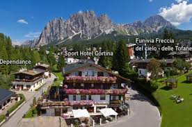 © dolomiti superski / www.skipasscortina.com. Motorradfahrerfreundliches Sport Hotel Cortina In Cortina D Ampezzo In Den Dolomiten