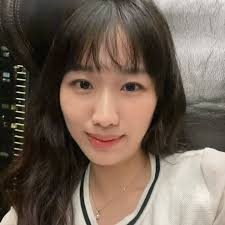 懷念穿長袖襯衫上班，應該沒有人會注意到長榮空少現在只能穿短袖服勤^_^ 今天是國際空服日，祝願大家飛行平安