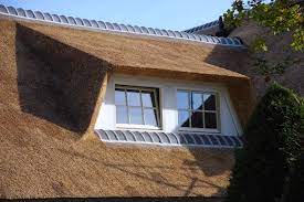 Dakkapel Op Villa Met Rieten Dak Strakke Lijnen Buitenkant Huis Dak Dakkapellen