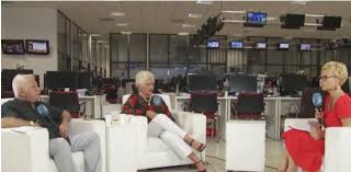 Dana chera a intrat în concediu de maternitate în aprilie 2018, fiind înlocuită la emisiunea pe care o prezenta, „adevăruri ascunse, de cătălina porumbel. Video Penibila De Dana Grecu A CÄutat O La Rune Pe Kovesi Èi N A Primit VeÈti Bune CitiÈi Èi Voi Ce Au Titrat Cretinii Din ReÈeaua Psd