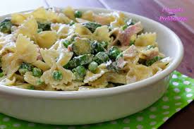 7 4,3 facile 25 min kcal 477 leggi ricetta. Farfalle Cremose Con Zucchini Piselli E Prosciutto L Angolo Delle Prelibatezze