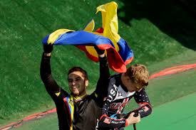Los dos colombianos quedaron ubicados en la misma serie semifinal. Third Placed Carlos Ramirez Yepes Of Colombia Left Waves A Colombian Flag Next To First Placed Connor Fields Of The United States After The Men S Bmx Cycling Final During The 2016 Summer