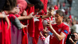Mistrz niemiec ogłosił transfer obrońcy działacze bayernu monachium osiągnęli porozumienie z omarem richardsem. Superpuchar Niemiec Bayern Monachium Kontra Borussia Dortmund Polsat Sport