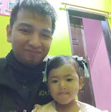 KANYAAH INDUNG jeung BAPA" Teu kapikir saeutik oge bakal nyorang kahirupan  anu sakitu loba nyanghareupan perjuangan,luut leetna kesang,cipanon,tur  hate kudu teguh ku kaimanan Titis tulis tiajalina kudu ngalaman kahirupan  kieu,teu benang di