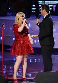 Kelly Clarkson On Nbc The Voice Performing Underneath The Tree From Her New Christmas Album Wrapped In Red December 3 201 Kelly Clarkson Kelly The Voice