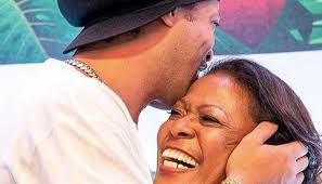 Duas vezes eleito o melhor do mundo pela fifa. Shocking Details Emerge Of Legend Ronaldinho Becoming Alcohol Dependent Following Mother S Death
