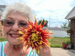 Ellen Clauss's Instagram, Twitter & Facebook