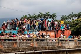 Colombia, whose porous border with venezuela extends roughly 1,380 miles (2,220 km), has been the chief destination for venezuelans fleeing their country's social and economic crisis. Venezuelans Break Though Colombia Border Barricades