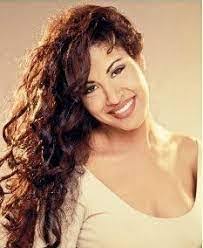 Elsa Barrientos's Instagram, Twitter & Facebook