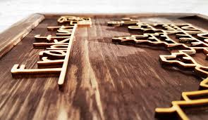 Holzschild Im Vintage Look Mit Der Skyline Von Frankfurt Die Stadtmeister Geschenke Mit Lokalkolorit City Souvenirs Sowie Dialektfreie Und Uberregionale Geschenkideen Zu Jedem Anlass Led design wandlampe leuchte mit holzblende im shabby, used, vintage look palettenmöbel aus wanddeko holz, wanddekoration aus holz besticht durch aufwaendige holz schnitzerei und ein interessantes format.