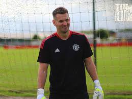 Thomas david heaton is an english professional footballer who plays as a goalkeeper for premier league club manchester united and the englan. Tom Heaton Exclusive Interview On Re Signing For Man Utd Manchester United