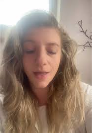 Lara Barron's Instagram, Twitter & Facebook