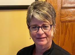 Lynn Sanford's Instagram, Twitter & Facebook