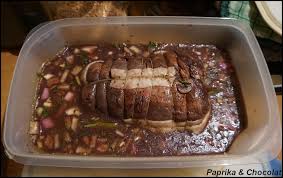 Ajoutez un peu d'eau en cours de cuisson si le jus n'est pas suffisant. Roti De Sanglier Marine Au Vin Rouge Paprika Chocolat