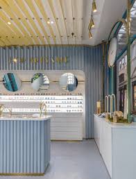 For Art S Sake Covent Garden London Retail Focus Shop Interiors Retail Store Design Shop Interior Design
