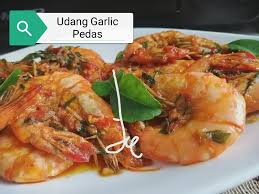 Masukan udang, pete dan cabe rawit masak sampai udang berubah warna. Udang Garlic Pedas