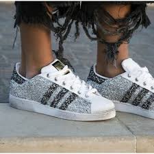 Diese sneakers werden seit 40 jahren in kaum geänderter form produziert. Cordelia Verschiebung Pianist Adidas Superstar Silber Glitzer Streifen Sudwesten Speck Flach