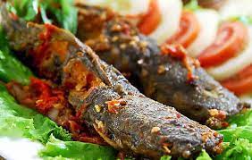 Ikan bawal putih goreng 1 ekor 80 190 np ikan cencaru goreng belada 2 potong 150 200 np ikan cencaru kukus 1 ekor 100 80 np ikan cencaru masak cuka 1 ekor 150 270 atlas ikan cencaru sumbat 1 ekor 100 200 atlas ikan goreng 1 ekor 70 180 np ikan haruan kering goreng 1 ekor kecil 40 160 np ikan keli goreng berlada 1 ekor. Resepi Ikan Keli Berlada Mudah