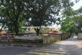 Sekolah yang terletak di dalam bandar setia alam ini adalah antara sekolah yang terkenal dengan budaya membaca. Sekolah Kebangsaan Sri Aman Kampung Melayu Air Itam