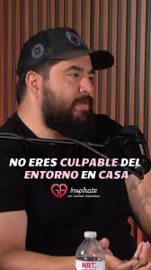 "No elegimos el entorno en el que crecimos, pero sí podemos elegir cómo  reaccionamos y lo que proyectamos al mundo 🌎💫. Empieza hoy a tomar las  riendas de tu vida y sé esa energía que inspira ✨🎙️ ...