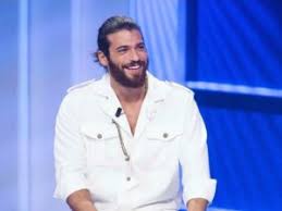 Chi saranno gli ospiti di @cepostaperte1 a settembre ? Can Yaman A C E Posta Per Te Applausi E Valigette Ma Qualcosa Va Storto