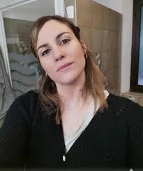 Soy Inés, con el deseo de encontrar a alguien que me haga reír.